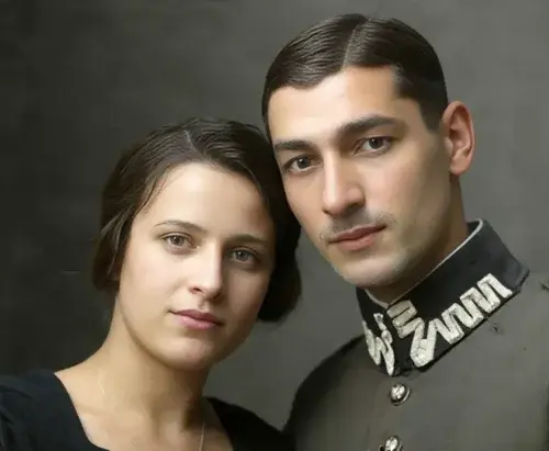 Новые возможности нейросетей: реставрация и оживление старых семейных снимков